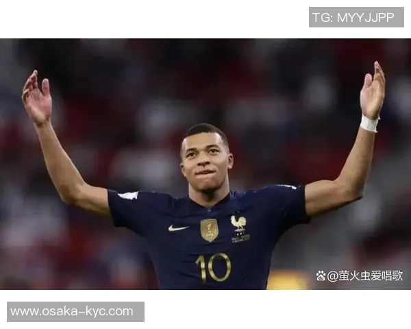 足球巨星场外踢球引发热潮展现不一样的竞技激情与生活风采